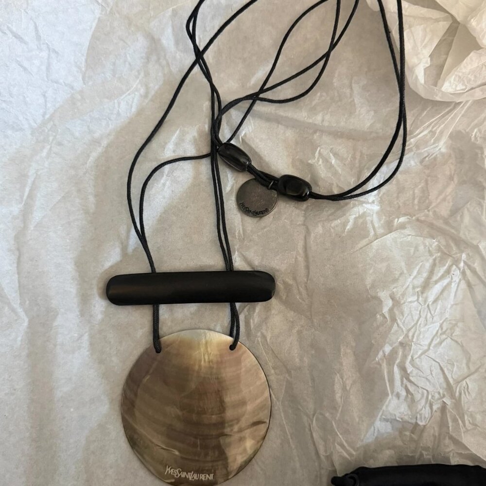 VINTAGE YSL Necklace - River Gauche Collection Shell - long black chord - Picture 3 of 7